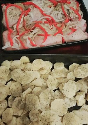 Una foto de Pechugas al horno con papas