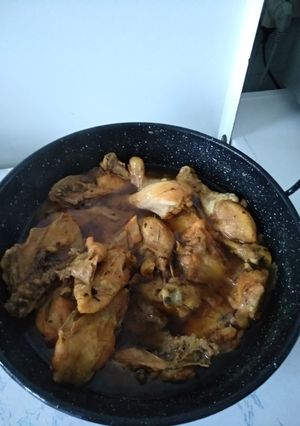 Una foto de Zancos de pollo al vino blanco!!