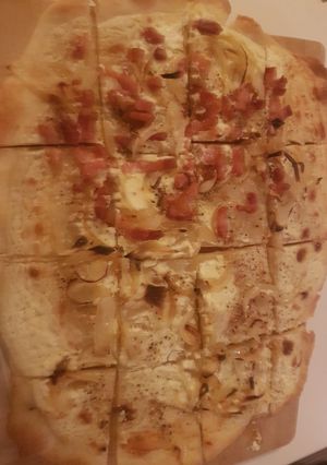 Une photo de Flammekueche oignon / lardons