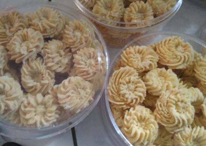 Langkah Mudah untuk Menyiapkan Kue sagu keju yang Enak