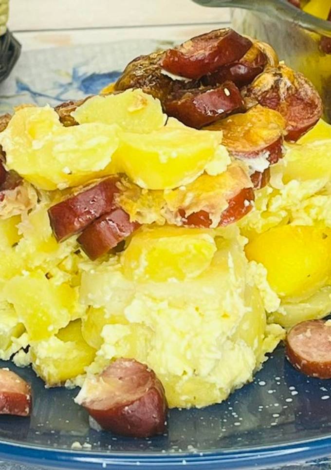 Рецепт смачної страви на вечерю/Картопля запечена з копченими ковбасками/Смачна та поживна страва)