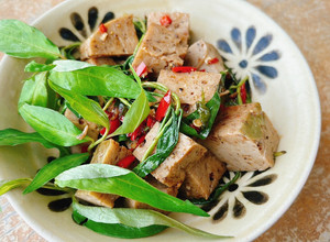 Hình của món Chả chay rim tiêu rau răm.