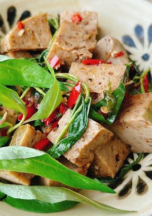 Hình của món Chả chay rim tiêu rau răm.