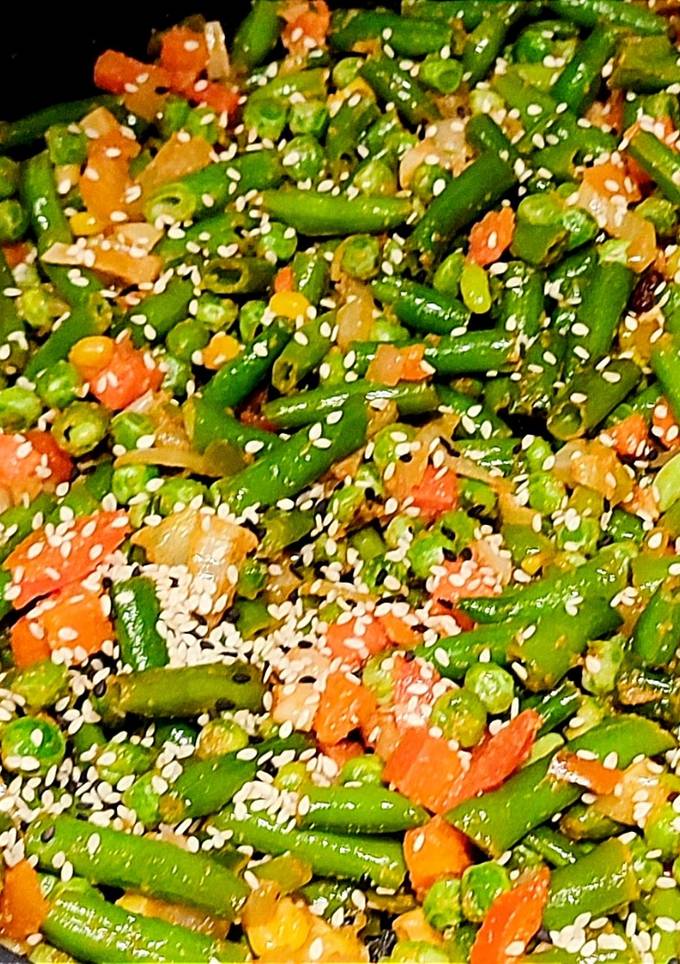 Овочі тушковані з кунжутом😋