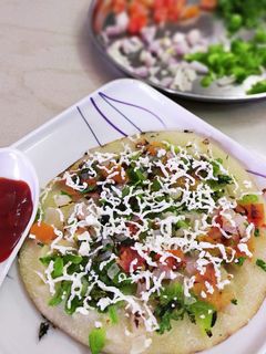 पनीर सूजी उत्तपम (Paneer Suji Uttapam Recipe in Hindi) रेसिपी मुख्य फोटो