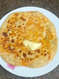 પનીર પરાઠા (paneer paratha Recipe In Gujarati) રેસીપી મુખ્ય ફોટો