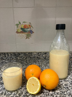 Una foto de Zumo de naranja y limón