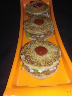 पिज़्ज़ा सैंडविच (Pizza sandwich recipe in Hindi) रेसिपी मुख्य फोटो