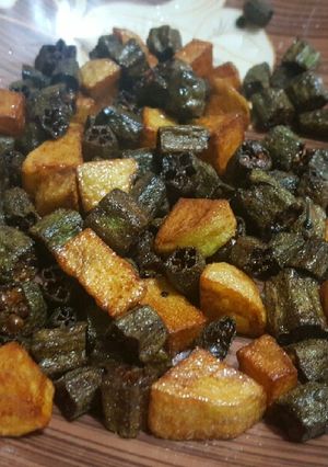 A picture of Crispy Okra and Potato stir fry 😋.
