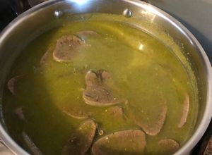 Una foto de Lengua en salsa verde