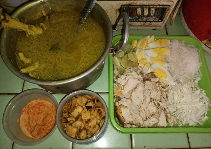 Cara Praktis Menyiapkan Soto ayam, Enak Banget