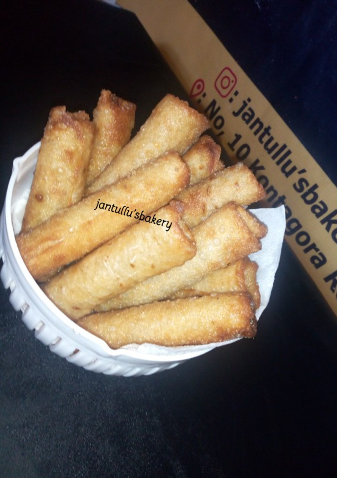 A picture of Spring rolls.