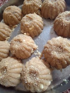 ચૂરમાં ના લાડુ(Churma lAdoo Recipe in Gujarati) રેસીપી મુખ્ય ફોટો