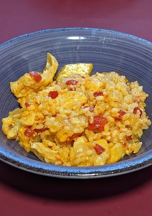 Una foto de Risotto integral de bacalao con piquillo