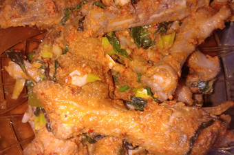 Resep Rica - Rica kepala ayam dan ceker ayam Murah