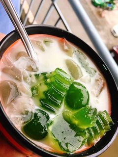 Hình của món Chè sen thạch lá dứa.