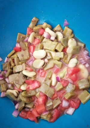 Una foto de Ensalada de haba y nopal 😊
