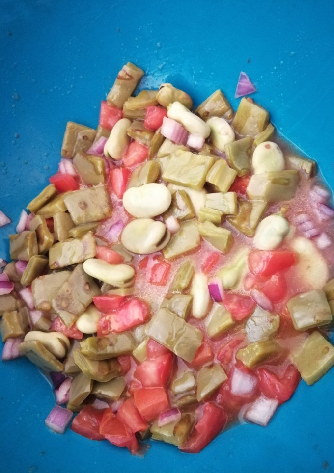 Una foto de Ensalada de haba y nopal 😊