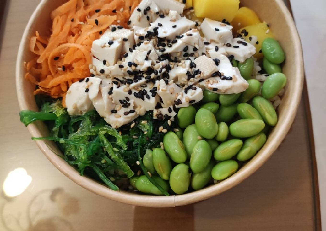 Poke de tofu y mango