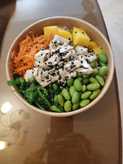 Una foto de Poke de tofu y mango