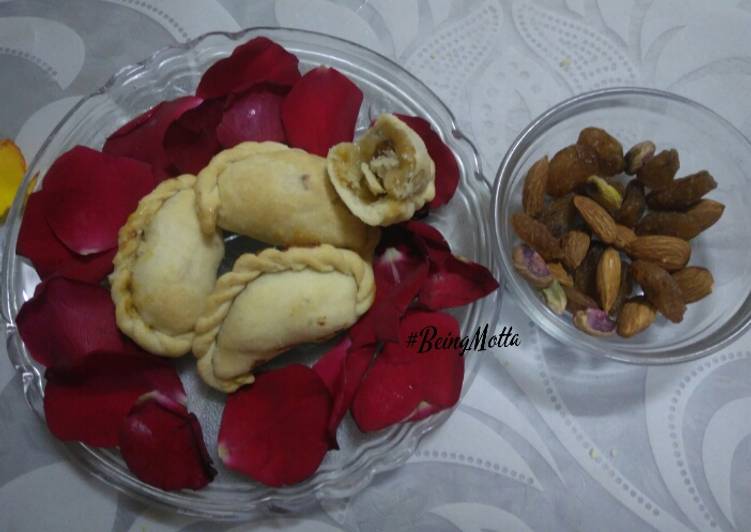 Recipe of Award-winning Aryfried Khoya-Dryfruits Gujiya