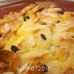รูปของ Bread Pudding with vanilla sauce