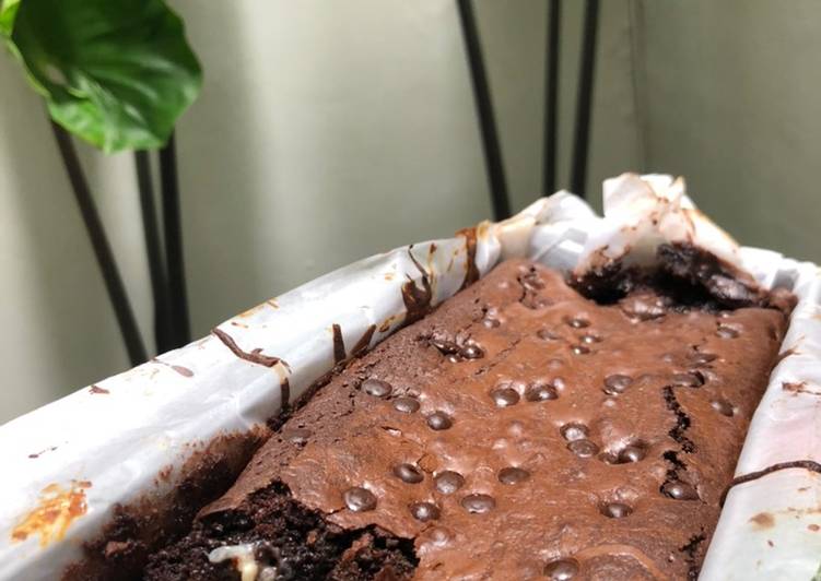 Bagaimana Menyiapkan Brownies coklat with cream cheese filling yang Menggugah Selera