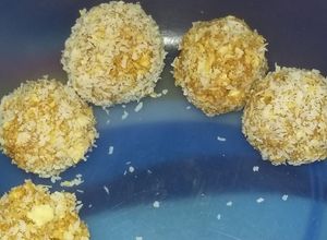 Una foto de Bomboncitos o trufas súper fáciles... con ingredientes que tenemos en casa