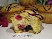 Una foto de muffin de frambuesa