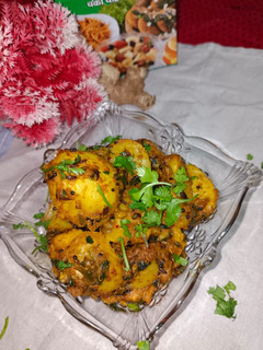 आलू के गुटके(aloo ke gutke recipe in hindi) रेसिपी मुख्य फोटो