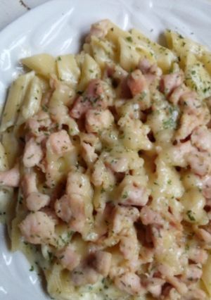A picture of Chicken in cream soup.
