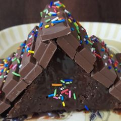 Mini bread pyramid cake A picture of Mini bread pyramid cake.