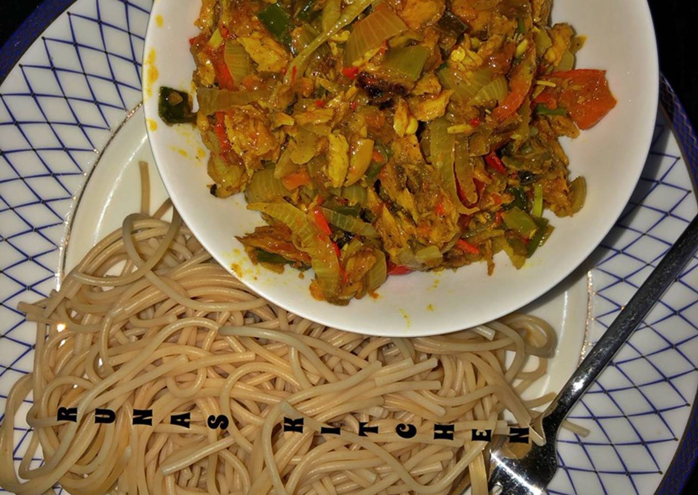 *SPAGHETTI WITH DRY FISH SOUCE *Recipe By Runas kitchen