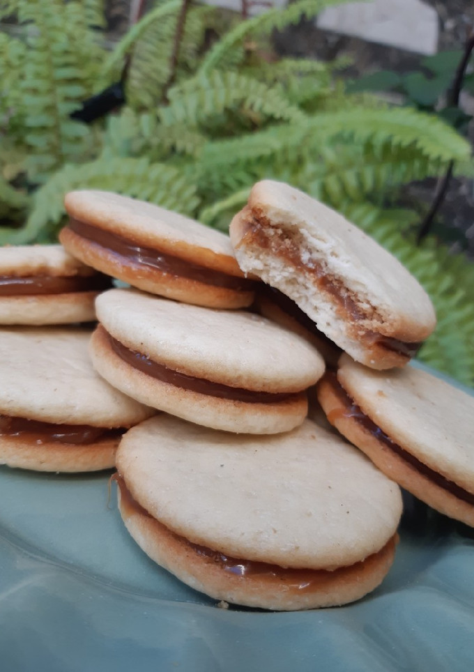 Una foto de Alfajores súper fáciles y económicos sin huevo!