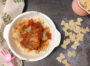 Hình của món Nui Sốt Cà Chua Cá Hồi Áp Chảo cho bé 1Y.