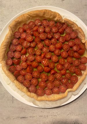 Une photo de Tarte fine tomate cerise pesto