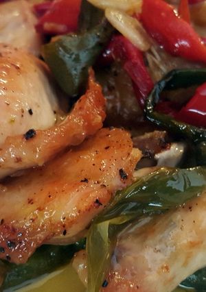 Foto principal de Pollo con pimientos asados
