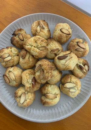 A picture of Coconut almond cookies.
