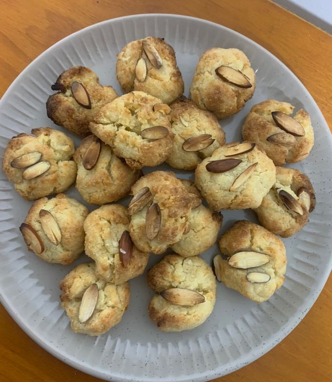 A picture of Coconut almond cookies.