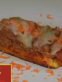 Una foto de Canoa de plátano maduro con ropa vieja