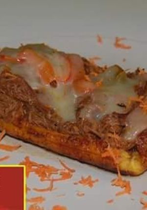Una foto de Canoa de plátano maduro con ropa vieja