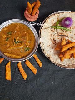 पाटवडी रस्सा (patvadi rasa recipe in marathi) रेसिपी चे मुख्य फोटो