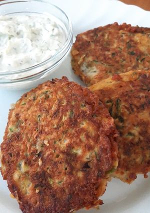 Fetás cukkini tócsni tzazikivel recept fotója