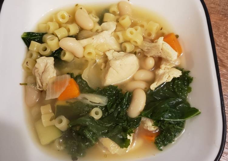 Healthy detox chicken soup