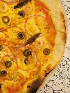 Foto de Pizza de Mozarella e Cebola Roxa