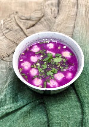 Hình của món Canh Khoai Tím Nấu Giò Sống.