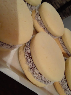 Una foto de Alfajores de maicena (sin manteca)