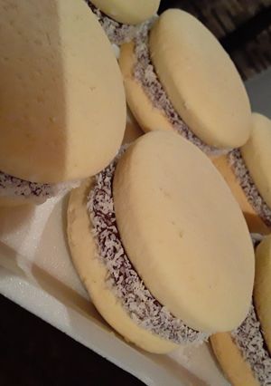 Una foto de Alfajores de maicena (sin manteca)