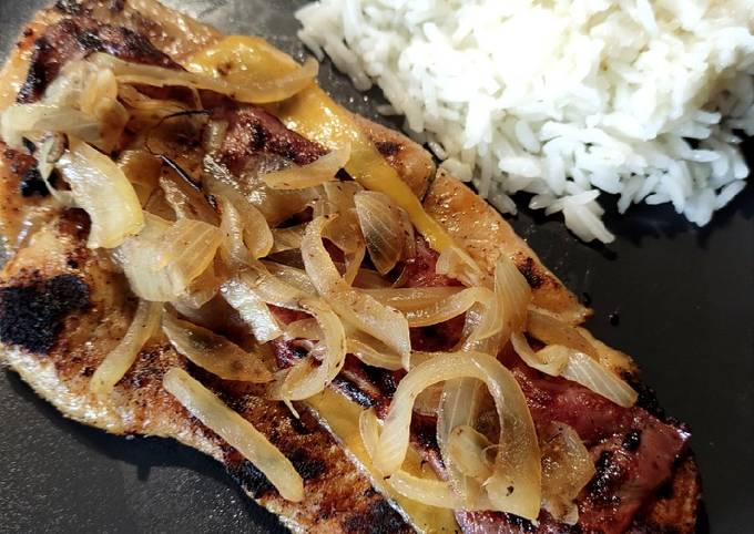 Bife de Fígado com cebolas Caramelizadas Receita por Marco Demiquel -  Cookpad