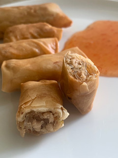 A picture of Thai minced pork spring rolls.
